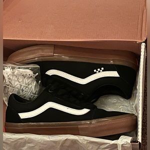 In good condition not worn many times,  box is in good condition!